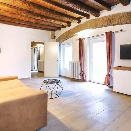 Villa Edificio Storico In Bg Centro Con Area Esterna Privata