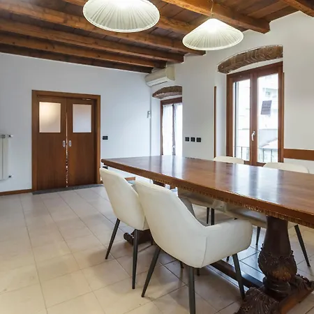 Villa Edificio Storico In Bg Centro Con Area Esterna Privata *