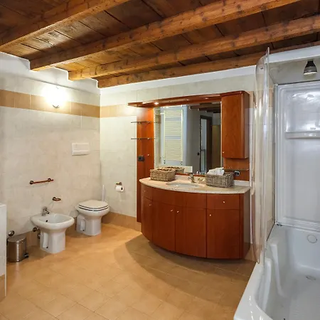 Villa Edificio Storico In Bg Centro Con Area Esterna Privata *